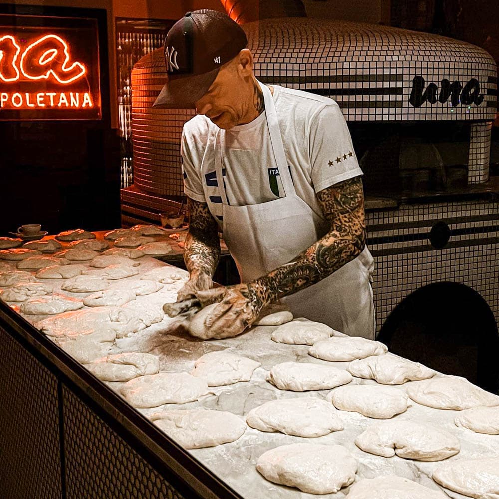 Una Pizza Napoletana — 