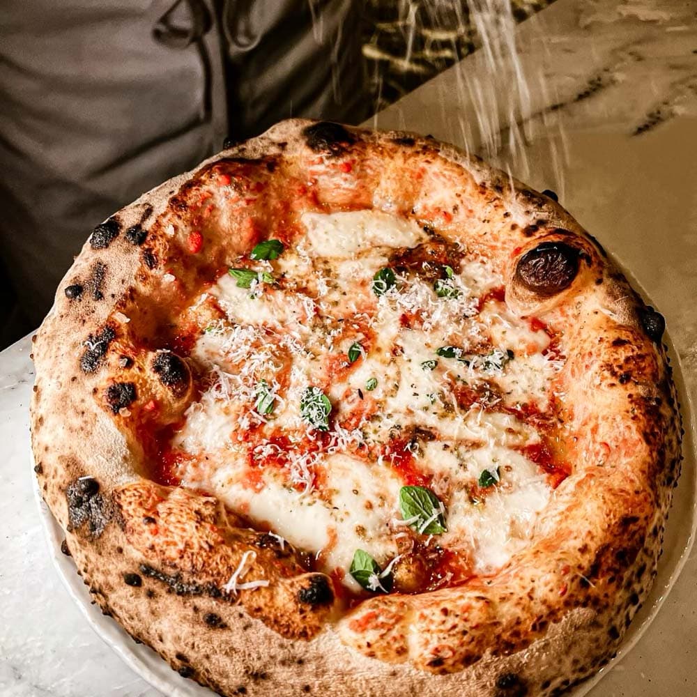 Una Pizza Napoletana — 
