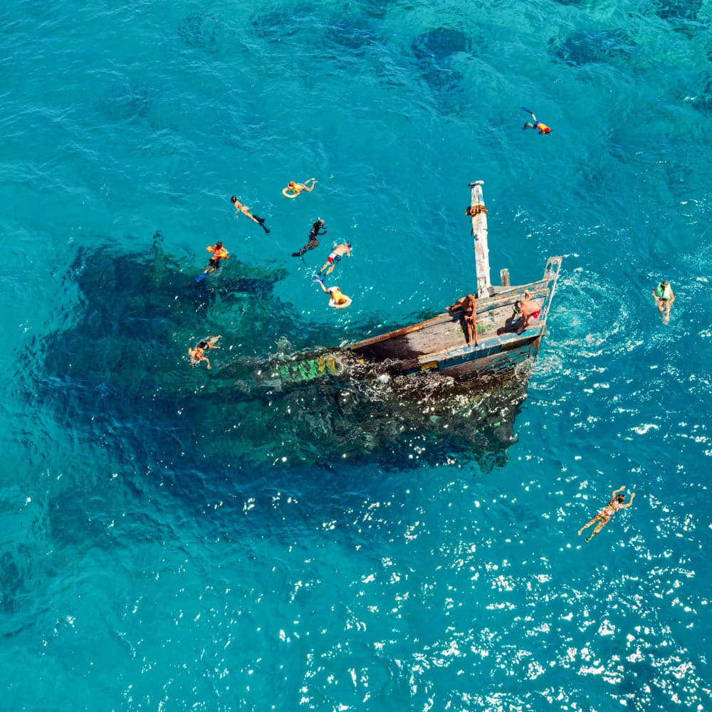 Vaavu Shipwreck — 