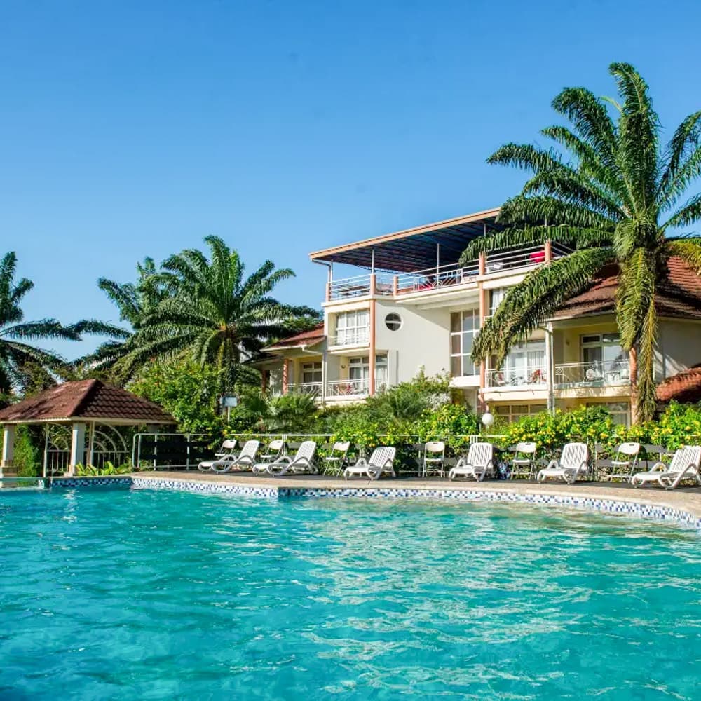Safari Gate Hotel — 