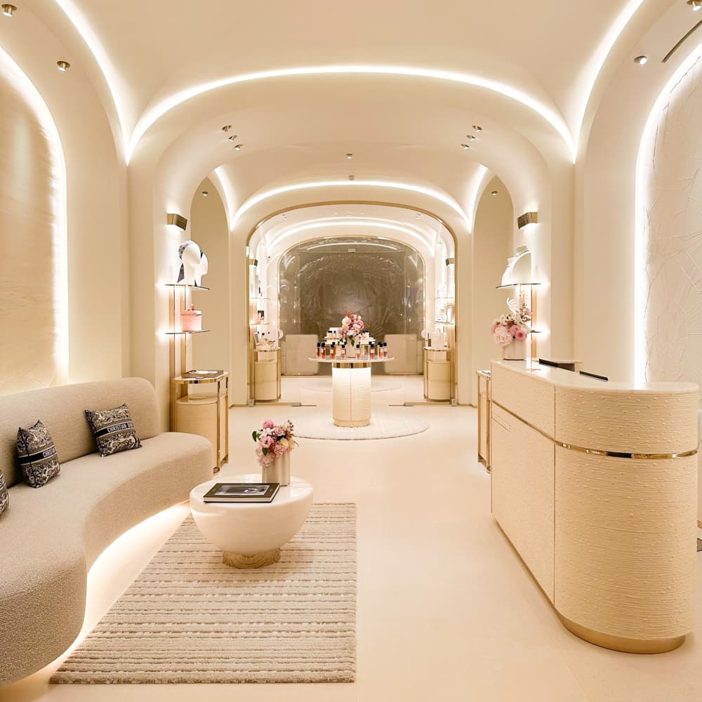 Hotel Plaza Athenee — 