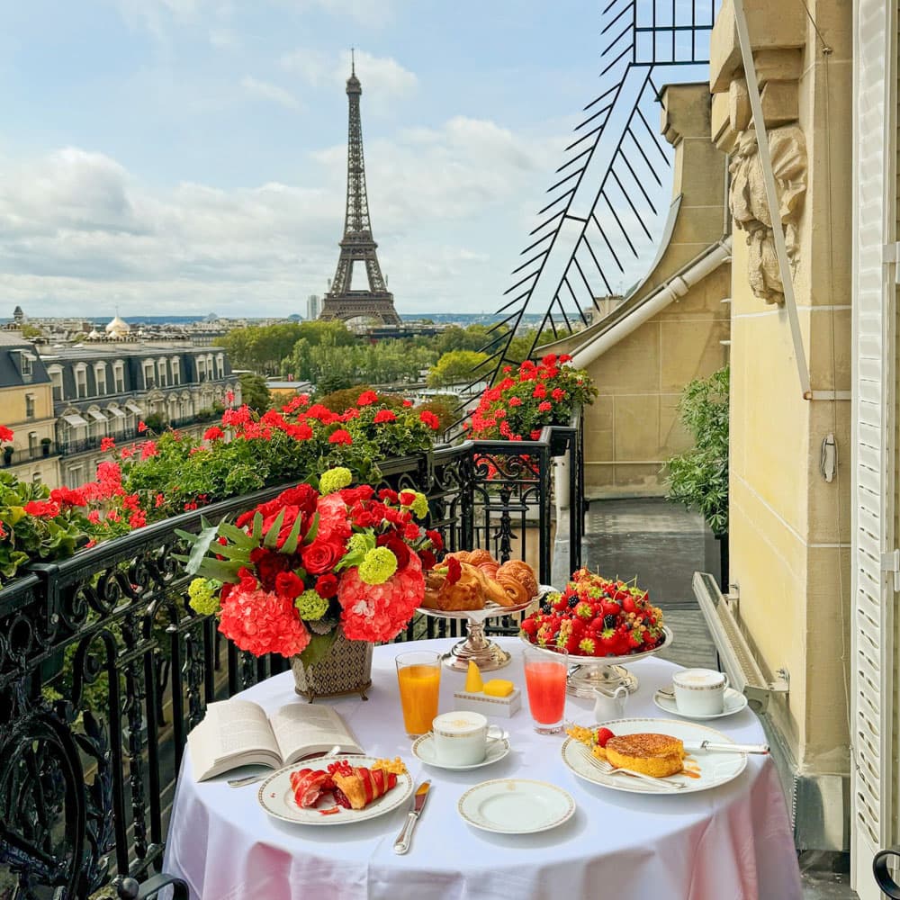 Hotel Plaza Athenee — 