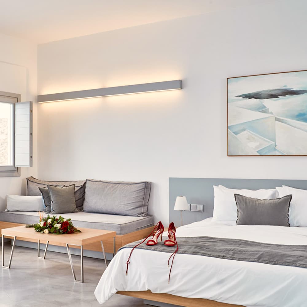 Alti Santorini Suites — 