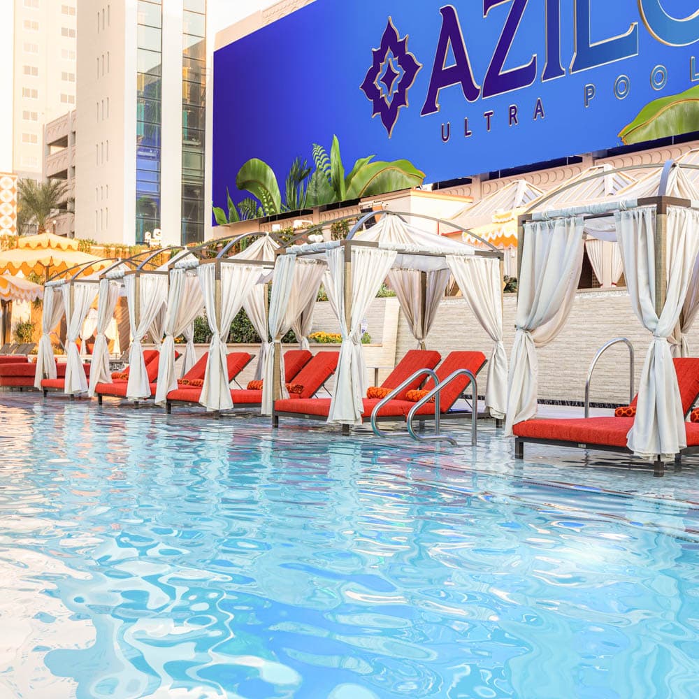 Azilo Ultra Pool Lounge — 
