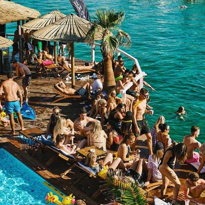 Noa Beach Club, Pag — 