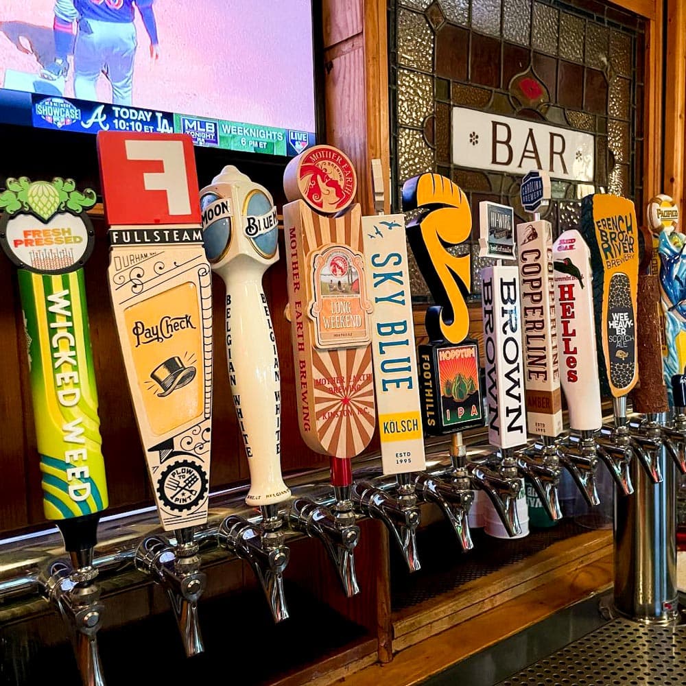 Howard's Pub — 