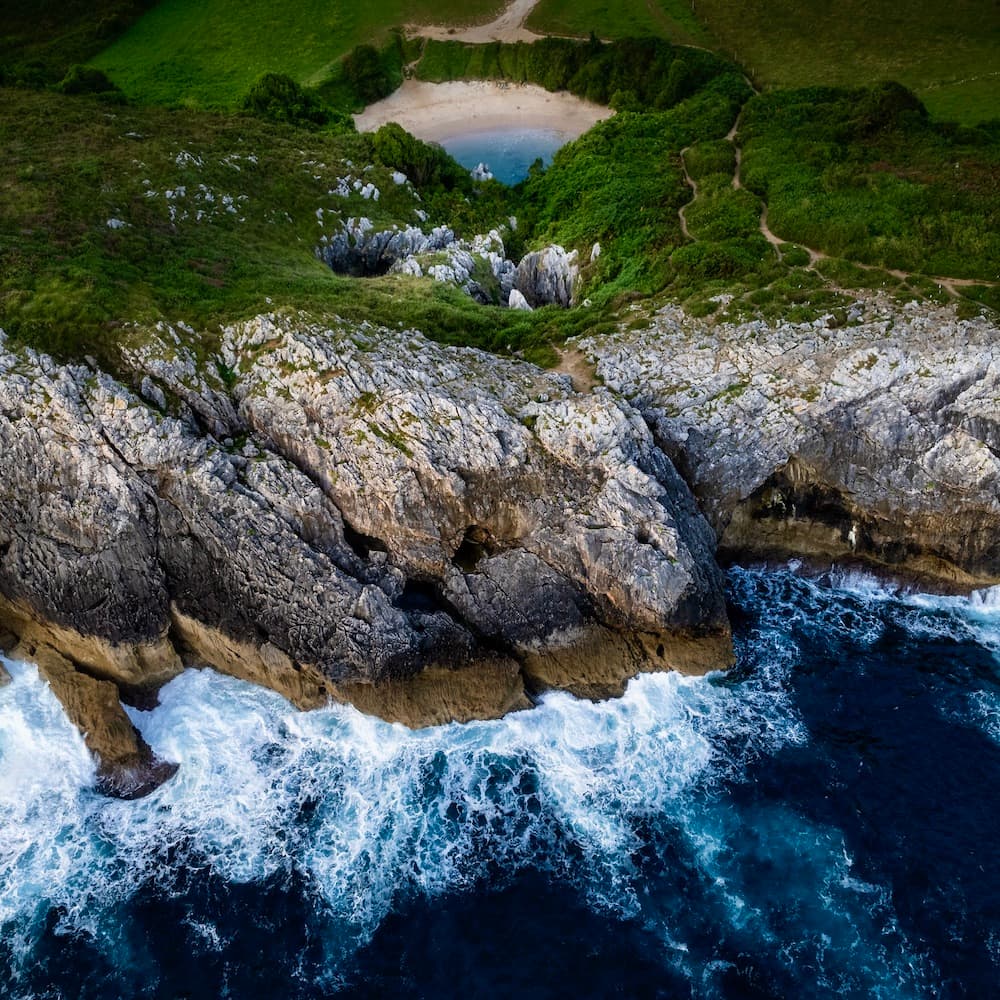 Playa de Gulpiyuri — 