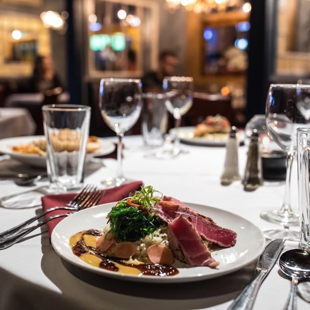 Duck's Grille & Bar — 