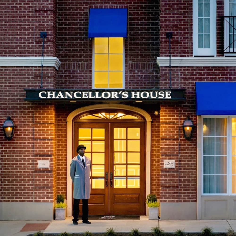 The Oliver Hotel — 