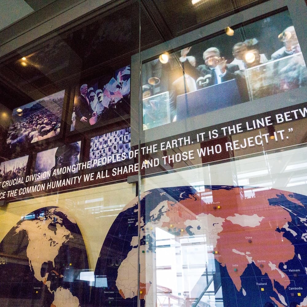William J Clinton Library & Museum — 
