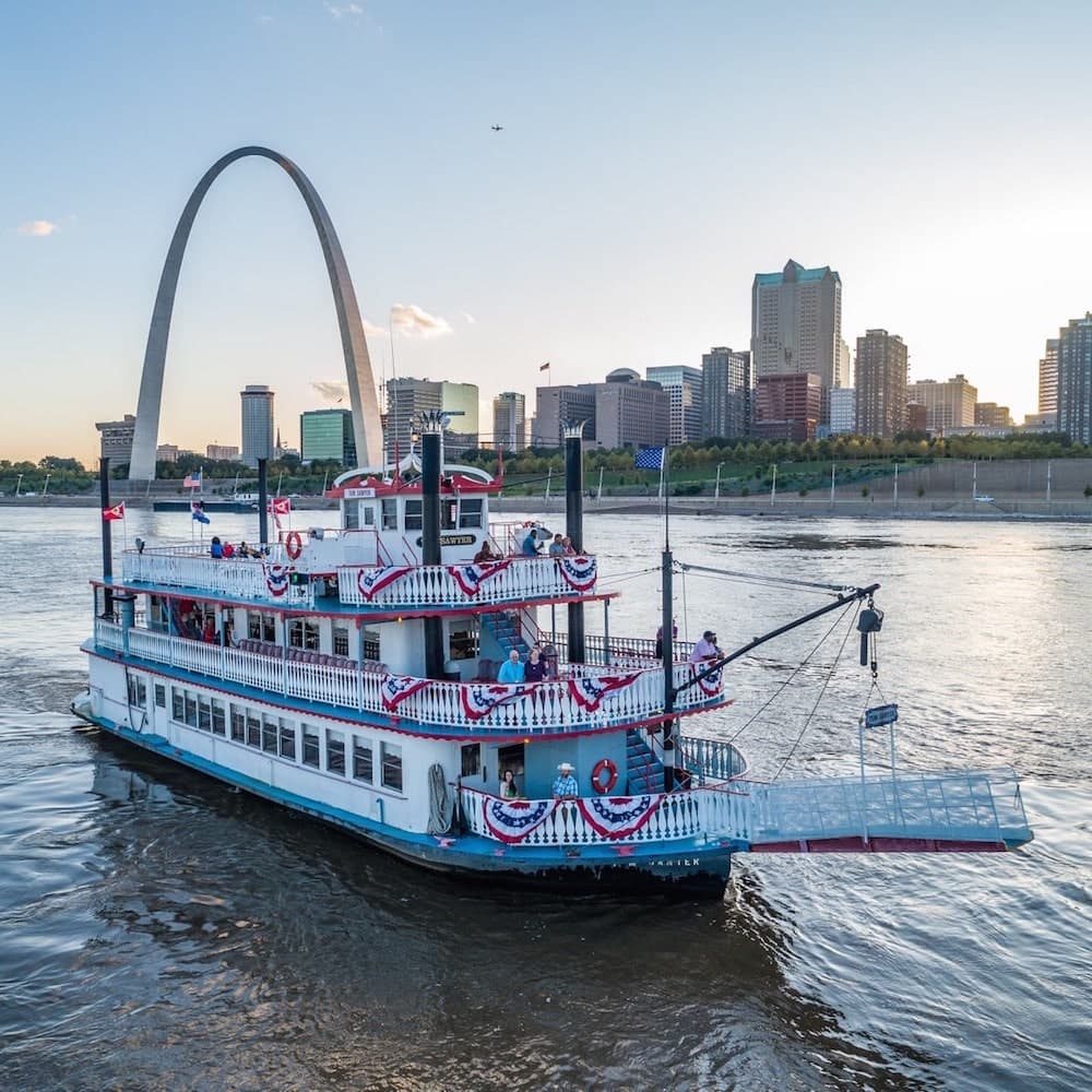 Gateway Arch Riverboat Cruises — St. Louis, Missouri, United States, North America