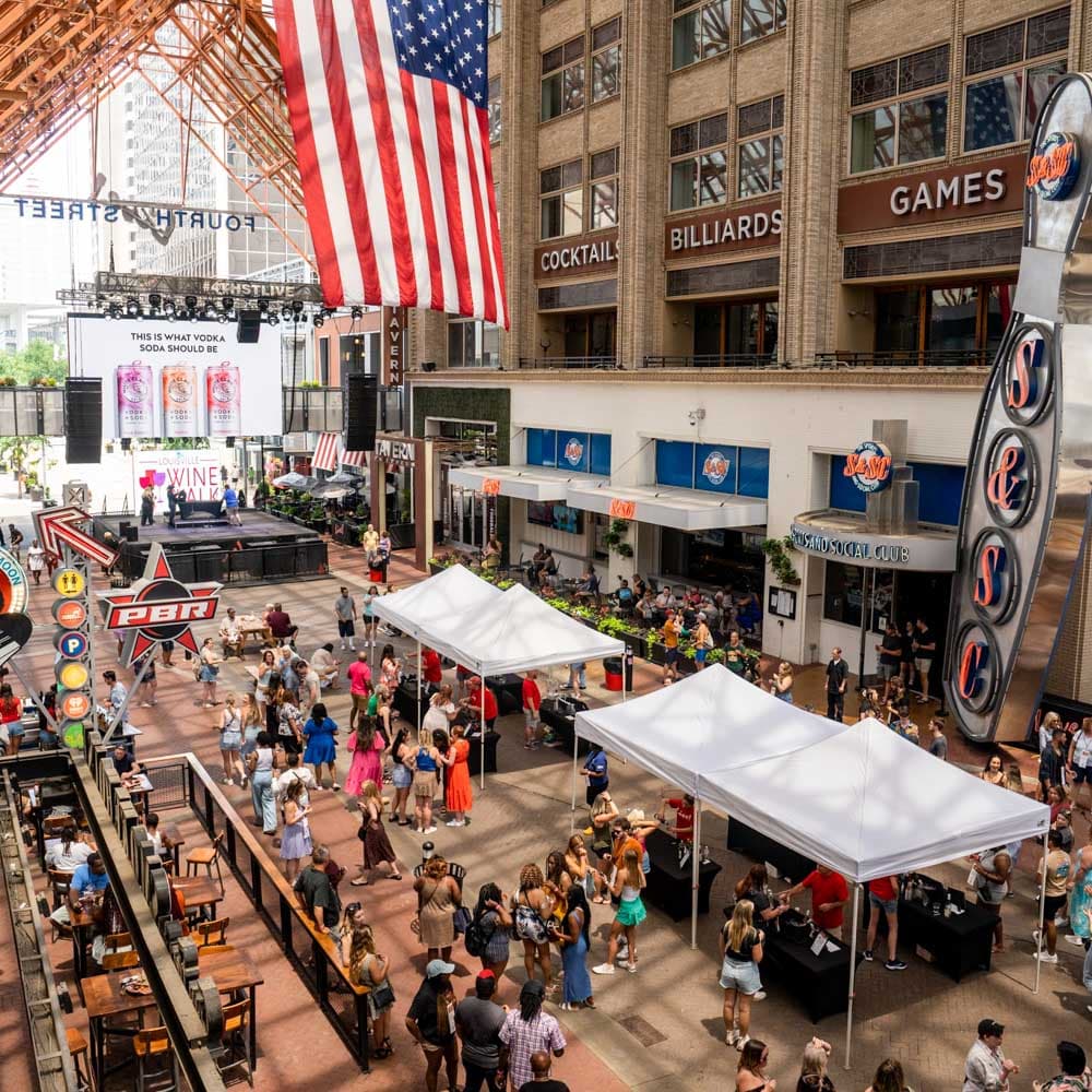 Fourth Street Live — 