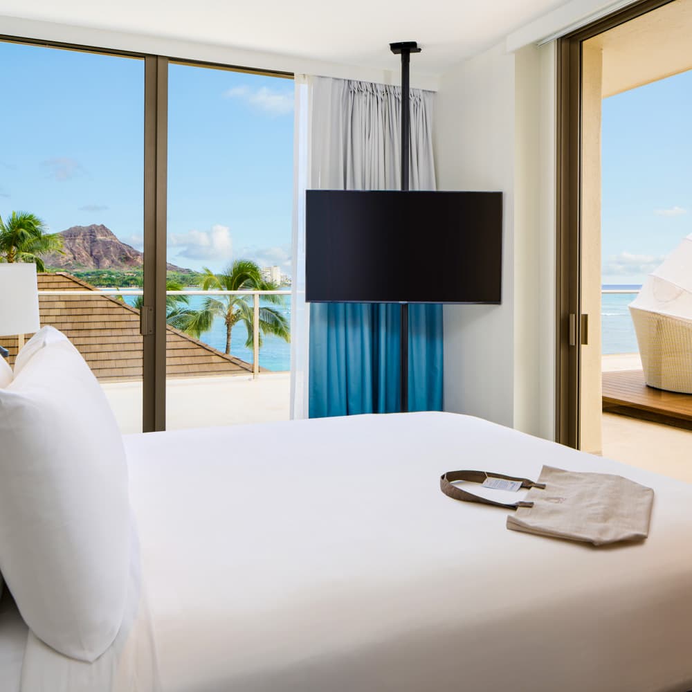 OUTRIGGER Reef Waikiki Beach Resort — 