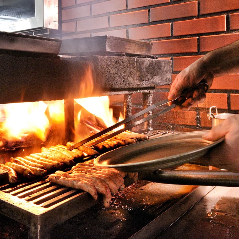 Nuernberger Bratwurst Gloeckl am Dom — 
