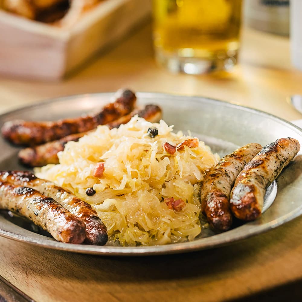 Nuernberger Bratwurst Gloeckl am Dom — 