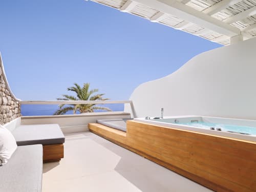 Suite 2 Bedroom With Outdoor Hot Tub