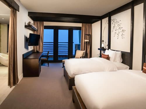 2 Twin Beds with Mountain View