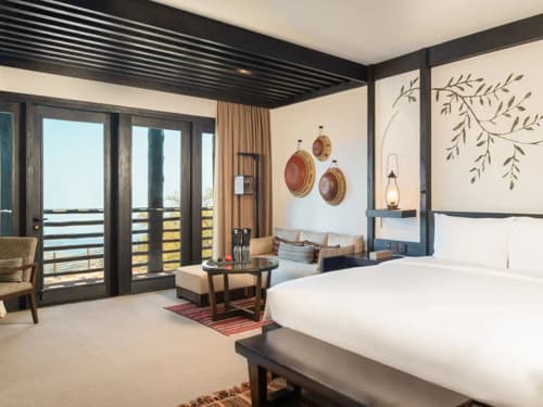 1 King Bed with Ridge View