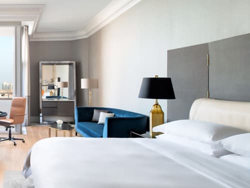 Deluxe Guest Room (King)