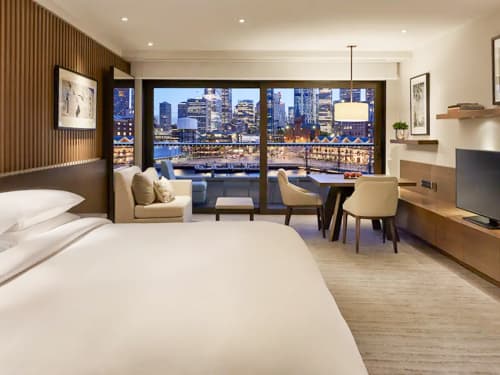 1 King Bed with City Harbour View