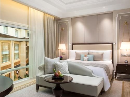 Premier Courtyard Room