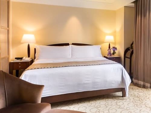 Straits Club Quay Room