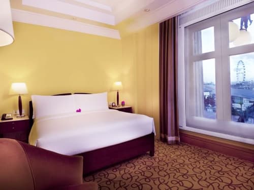 Straits Club Marina Bay View Room