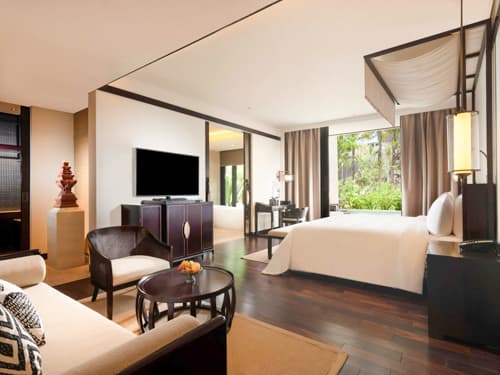 Grand Deluxe Lagoon Room