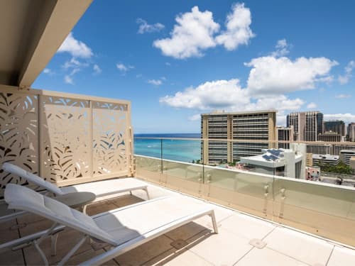 Penthouse Skyline Room