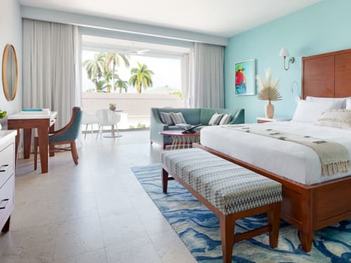Crystal Lagoon Hideaway Jr. Suite with Balcony Tranquility Soaking Tub