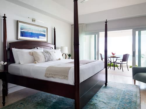Windsor Beachfront Walkout Club Room with Patio Tranquility Soaking Tub