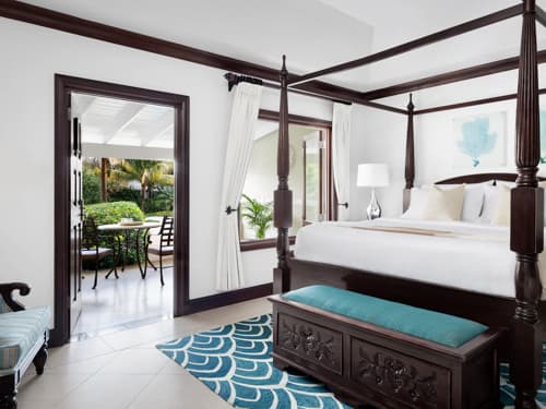 Walkout Swim-up Crystal Lagoon Honeymoon Butler Suite