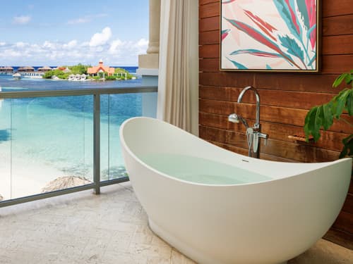 Royal Beachfront Club Suite with Balcony Tranquility Soaking Tub