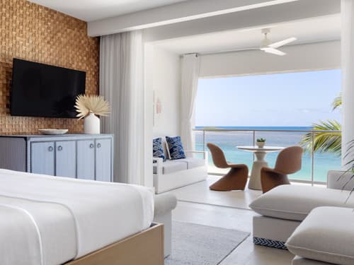 Beachfront Club Suite with Balcony Tranquility Soaking Tub