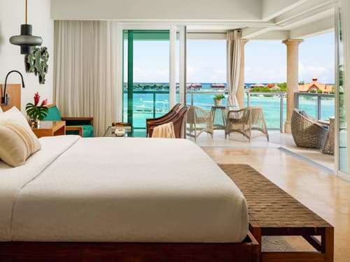 Royal Beachfront Butler Suite with Balcony Tranquility Soaking Tub