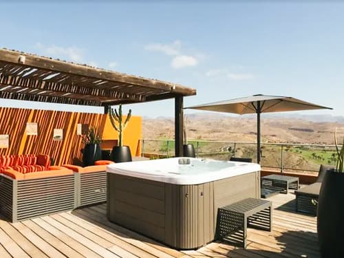 Deluxe Panoramic View Suite with Rooftop and Jacuzzi