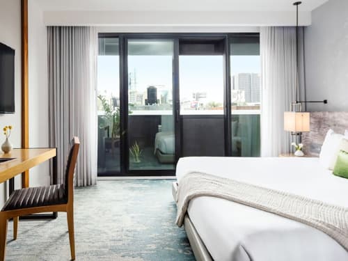 1 King Bed With Balcony Silver City View