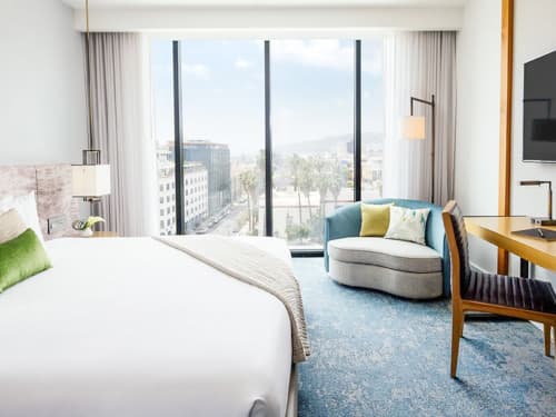 1 King Bed Silver Hollywood Sunset View