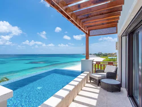 Beachfront Presidential Suite 2 Bedroom Pool/Kitchen