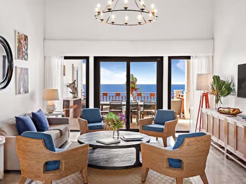 Ocean View Penthouse 2 Bedroom Pool/Kitchen