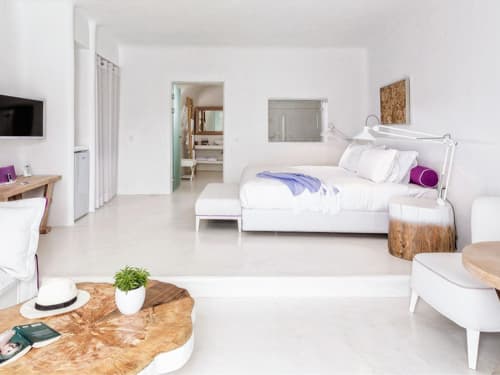 Honeymoon Suites with Jetted Tub & Caldera View