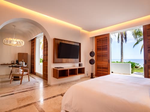 Master Suite Ocean Front Private Pool King Diamond Club™