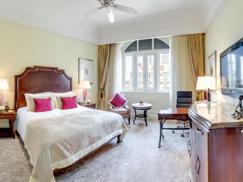 Luxury Grande Room City View King Bed