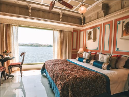 Historical One Bedroom Suite Lake View