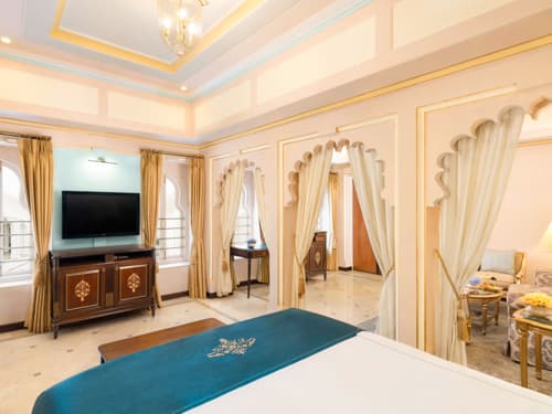 Deluxe Suite Courtyard View