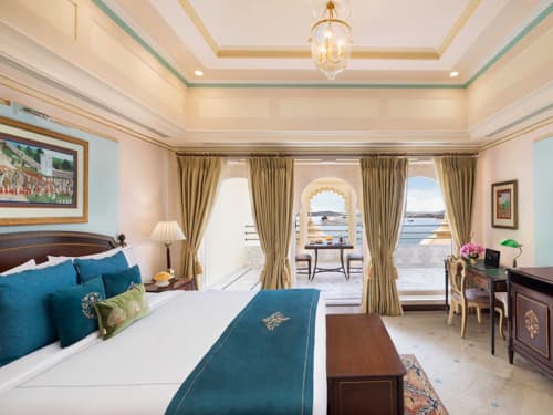 Luxury Suite Lake View with Shared Sit-Out