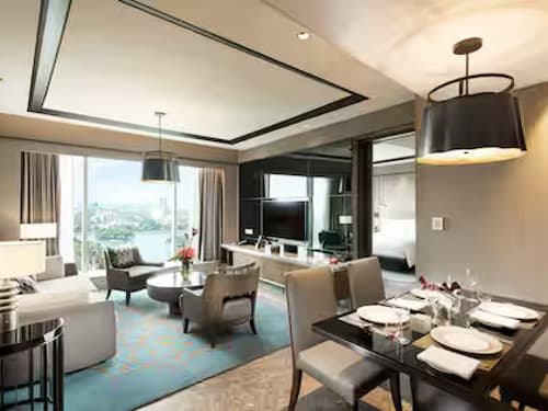 One Bedroom Executive Suite - Lounge Access