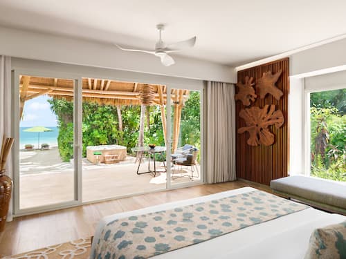 Jacuzzi Beach Villas