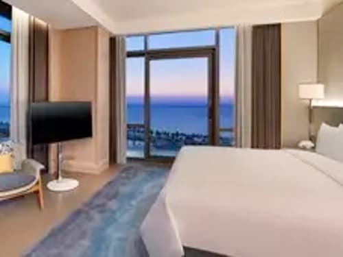 One Bedroom Horizon Suite Sea View