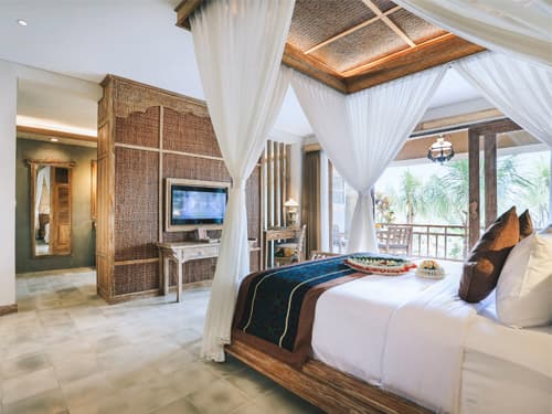 Suite Pool View